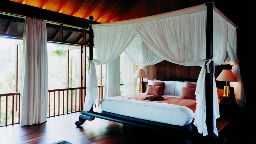 letto in wengè in stile coloniale