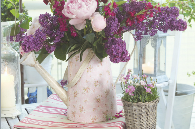 bladhark bloemen kaars tafel vaas riet tafelloper