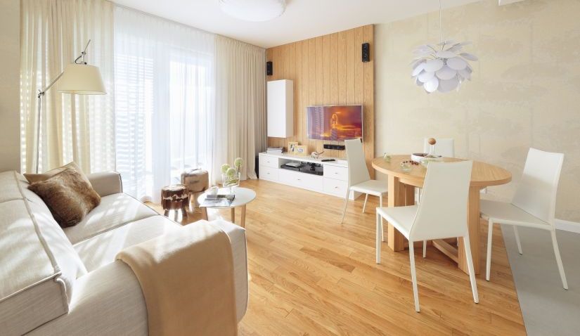 kurkvloer in lichte woonkamer houten details