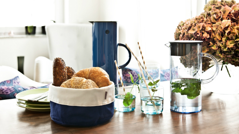 waterfles met filter munt kruiden kan broodjes mansd