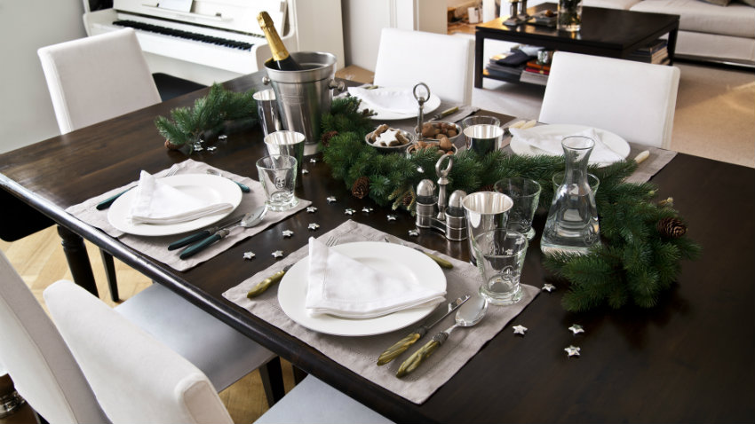 eettafel 8 personen gedekt voor kerst