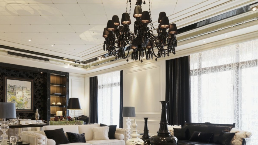 Antieke hanglampen zwart lampenkappen klassiek interieur