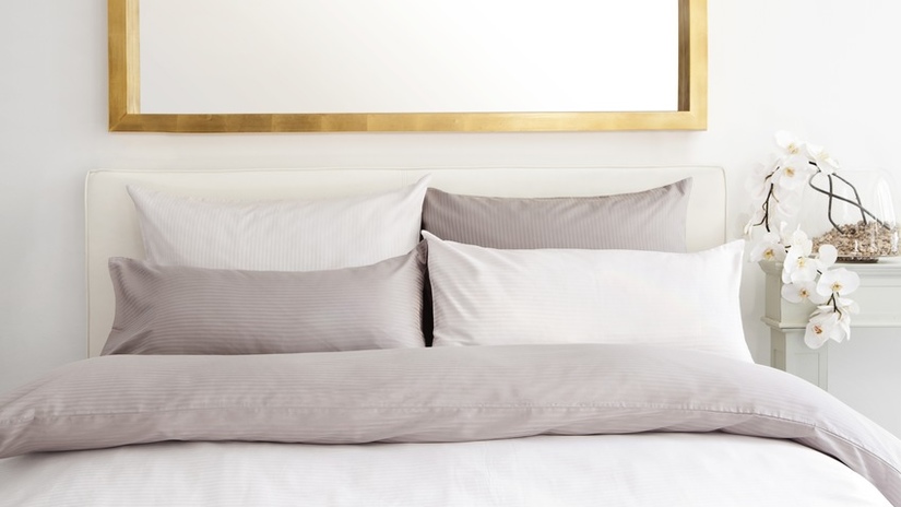 Luxe beddengoed simpele moderne stijl taupe wit