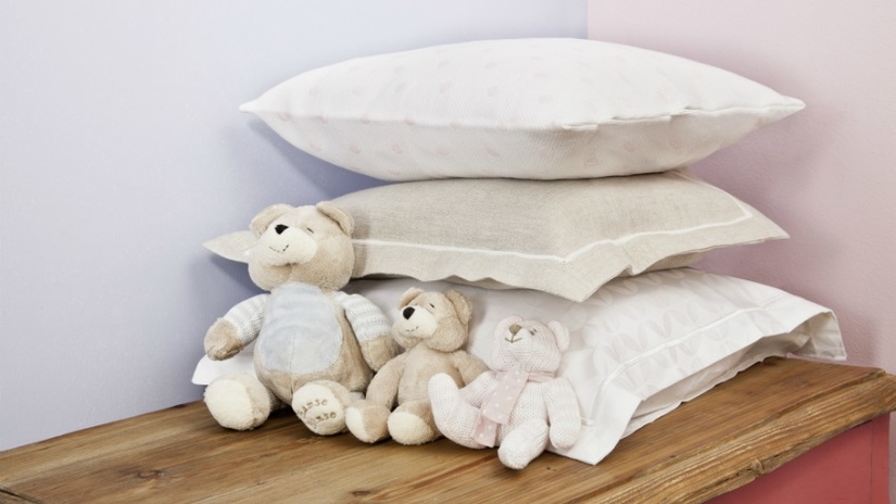 baby fleece deken witte knuffels en kussens