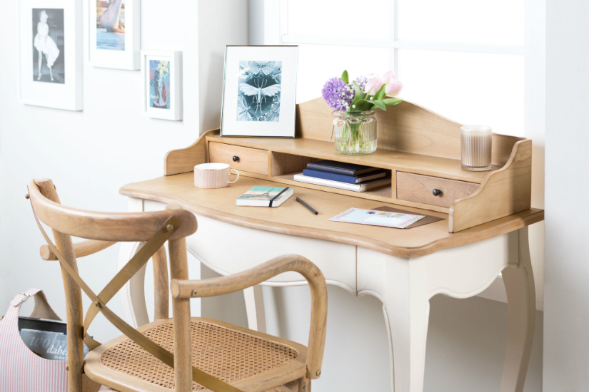 retro bureau romantische stijl bloemen wit houten