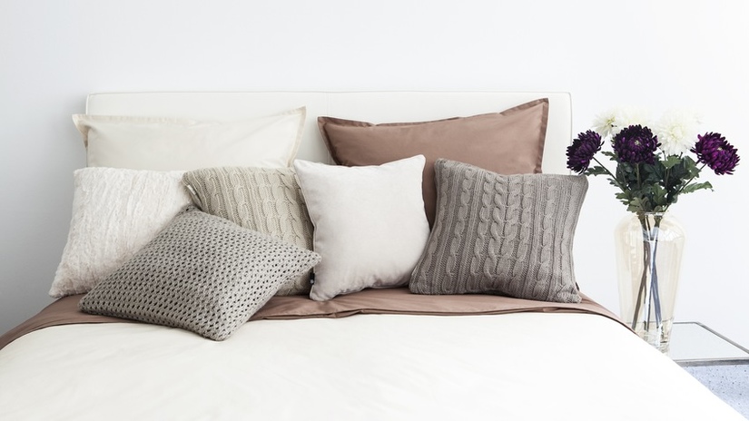 Wit dekbedovertrek lits jumeaux taupe donkerrood bloemen