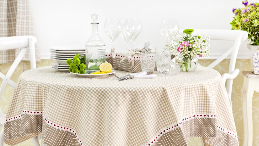 stół w stylu shabby chic