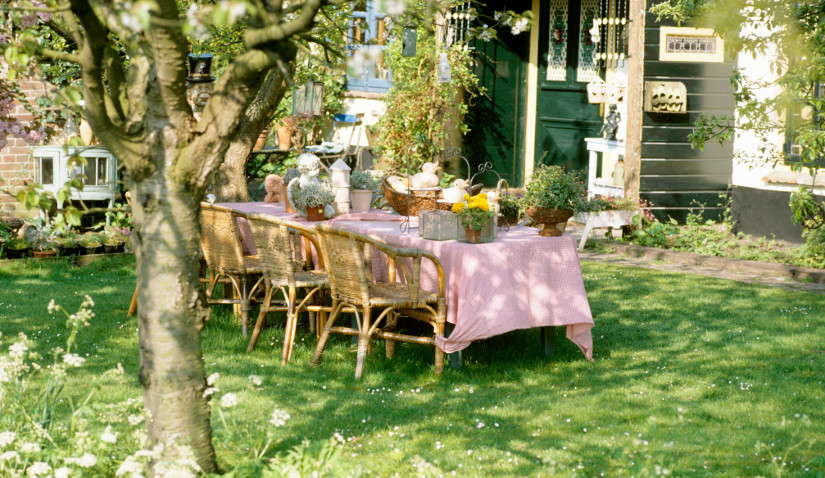 pergola ogrodowa w ogrodzie