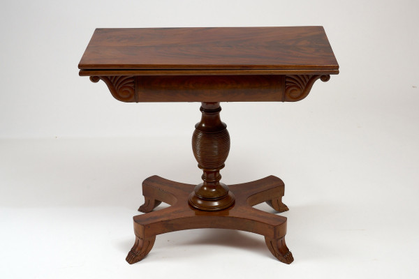 Table à jeu pliable en acajou de style Charles X