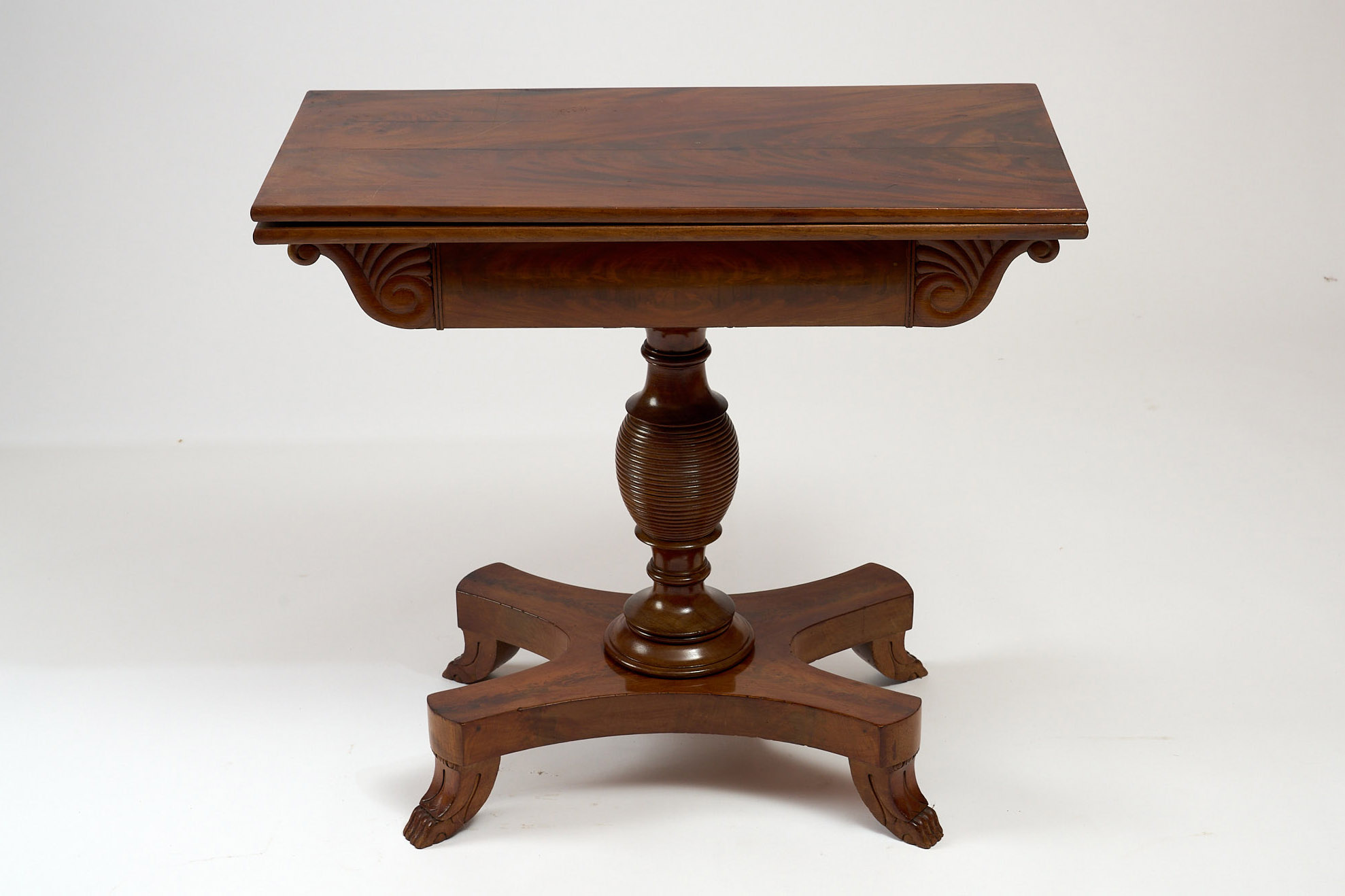 Table à jeu pliable en acajou de style Charles X