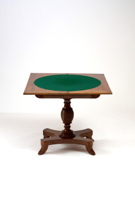 Table à jeu pliable en acajou de style Charles X