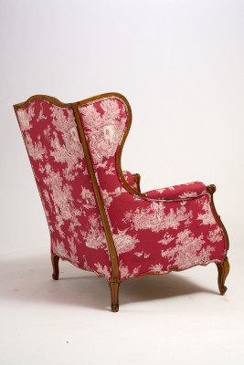 Paire de bergères de style Louis XV ,tissu rouge à motifs