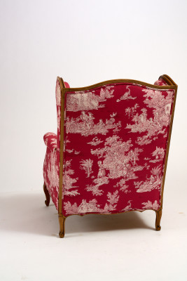 Paire de bergères de style Louis XV ,tissu rouge à motifs