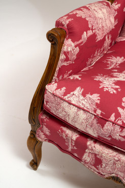 Paire de bergères de style Louis XV ,tissu rouge à motifs