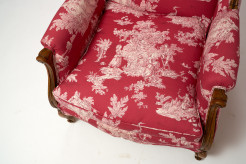 Paire de bergères de style Louis XV ,tissu rouge à motifs