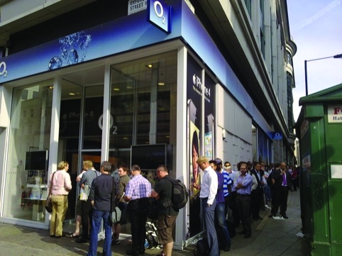 People start queuing outside the O2 store