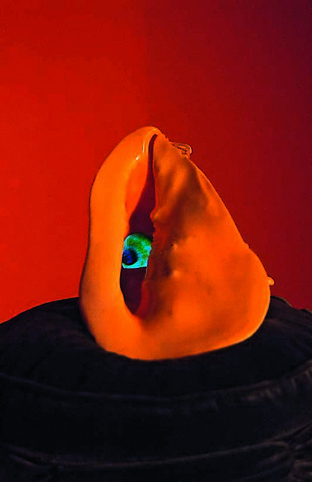 Yoghurt On Skin - Velvet On TV, 1994, audio video installation by Pipilotti Rist Detail of installation view at Neue Galerie Graz/AT