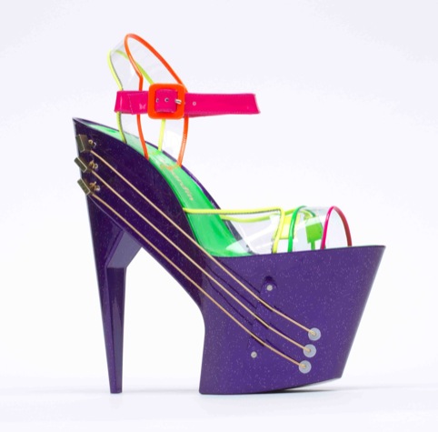  E-Shoe (high-heeled shoe guitar), Chicks on Speed