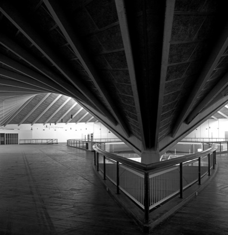 Hyperbolic paraboloid roof