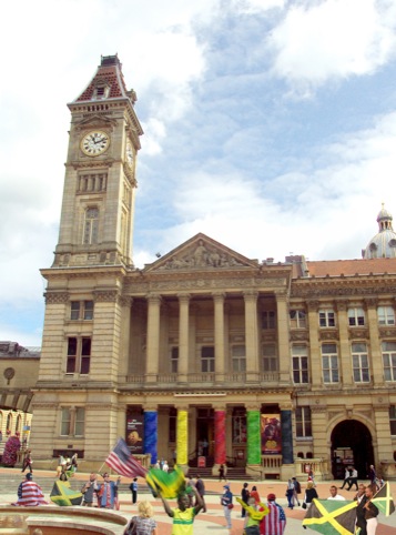 Birmingham Museum and Gallery knitting graffiti