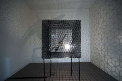 Conrad Shawcross, low Arc Inside A Cube IV, 2009