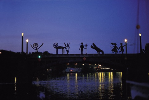 Nadim Karam and Atelier Hapsitus (Naji Moujaes, Ramona Abdo, Makram el-Kadi), Untitled, 1994-1997, Manes Bridge, Prague