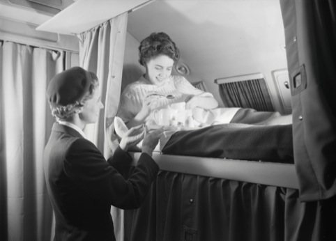 Sleeping cabin in the first class of a DC-6B, 1952