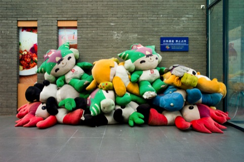 Olympic mascot pile-up in Beijing