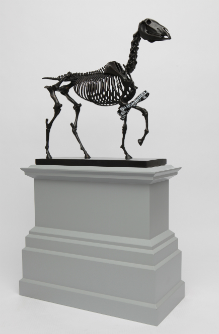 Hans Haacke, Gift Horse