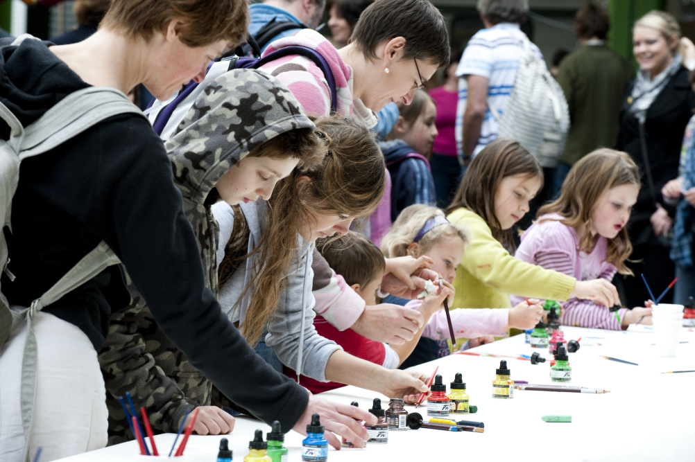 Little people making big drawings