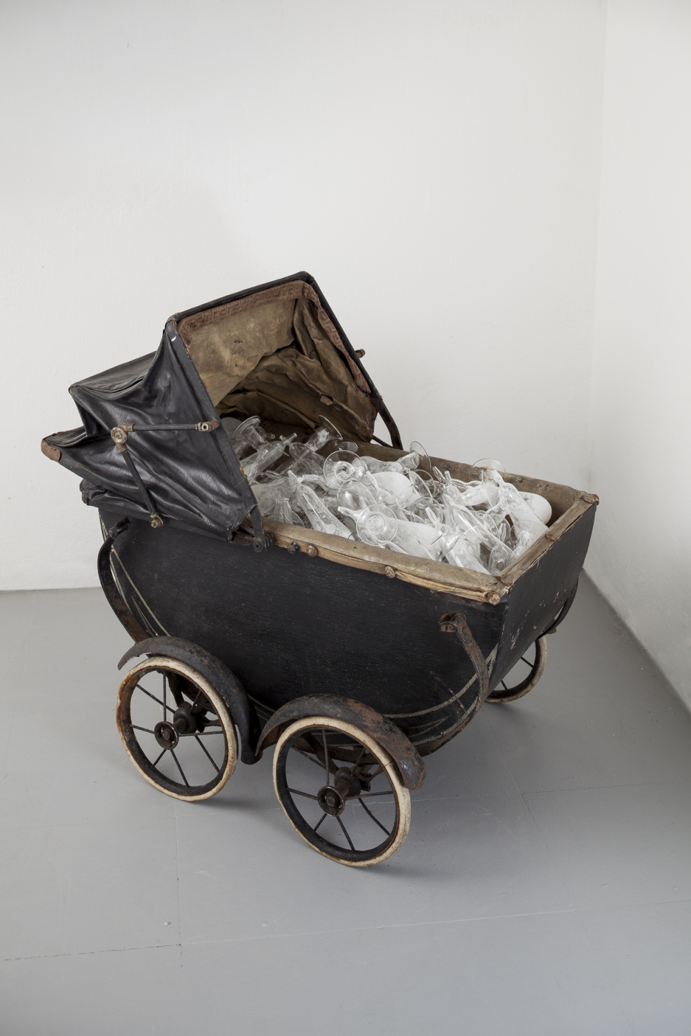 Whitney McVeigh, Solitude a breath away, 2013