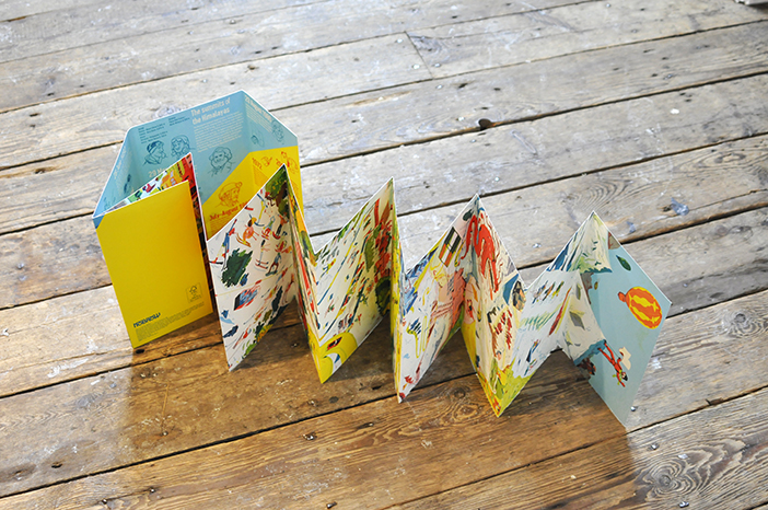 The book can fold out like a concertina