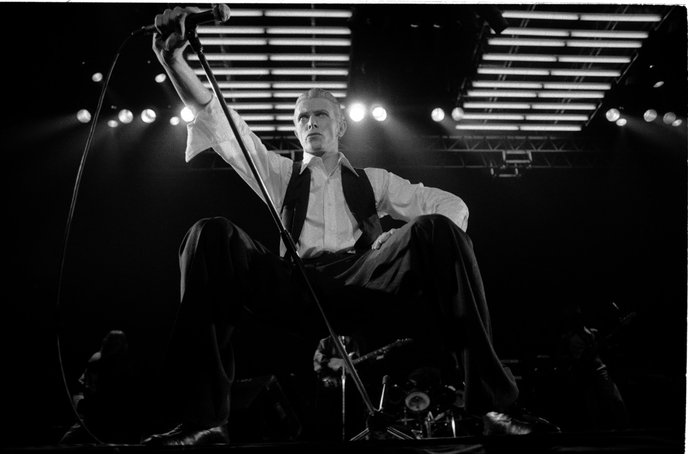 David Bowie takes the weight off his feet after a hard day