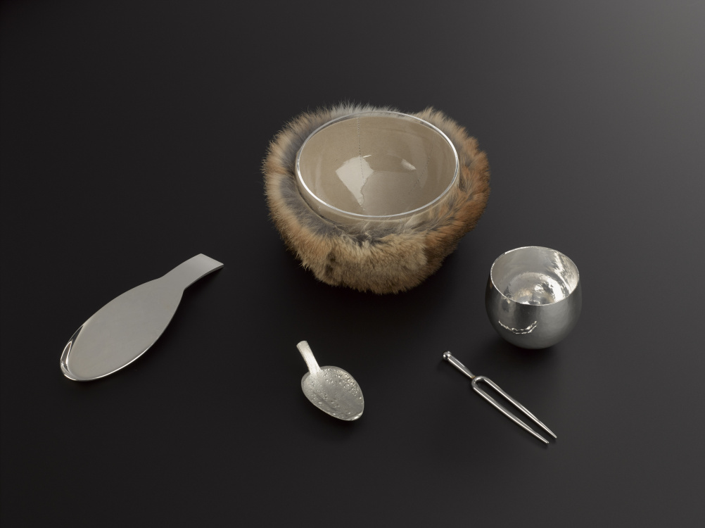 A selection of experimental utensils