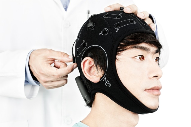 Brain stimulation demonstration by Oxford University. © Oxford University.