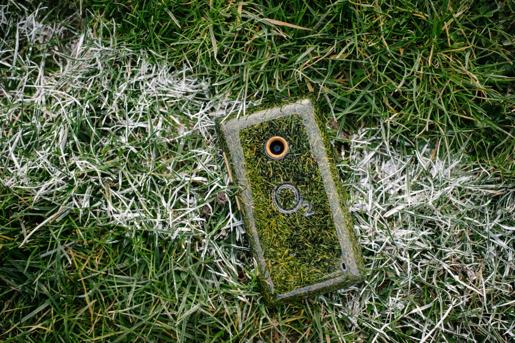 O2 Recycle unveils the UK’s first phone made from grass… and recycled phones parts