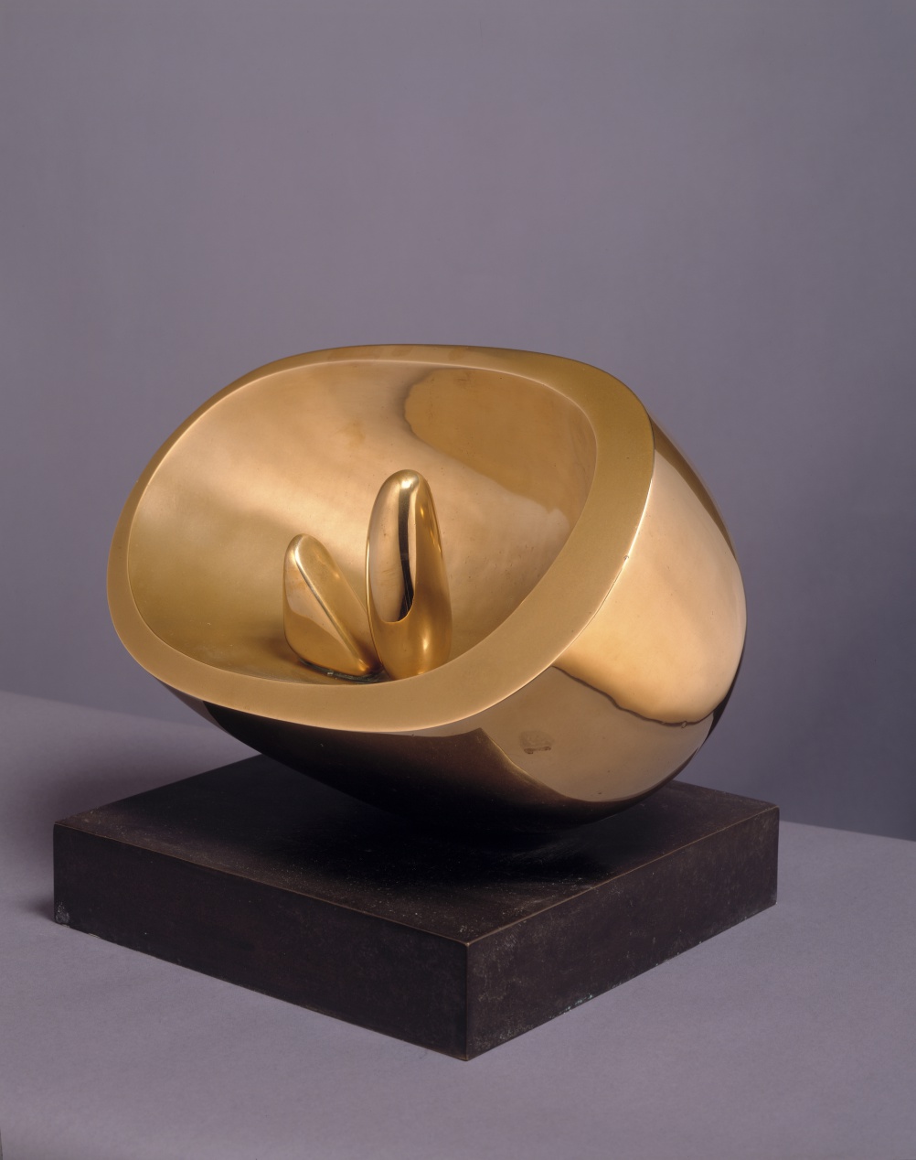 Barbara Hepworth, Oval with Two Forms, 1971. Polished bronze, Courtesy of Hepworth Estate