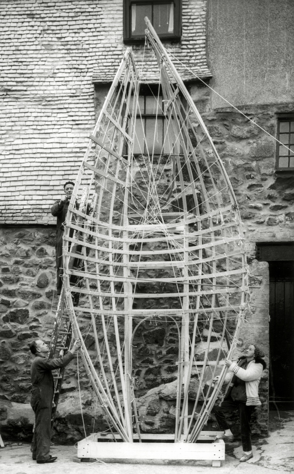 Barbara Hepworth Winged Figure, work in progress, 1962, Courtesy Bowness, Hepworth Estate