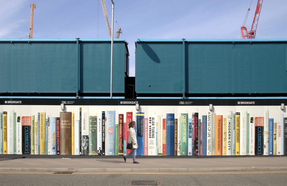 2_Silk Pearce_Cambridge bookshelf_with Gail