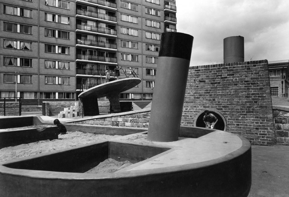 Churchill Gardens, 1956. ©: John Maltby - RIBA Library Photographs Collection.