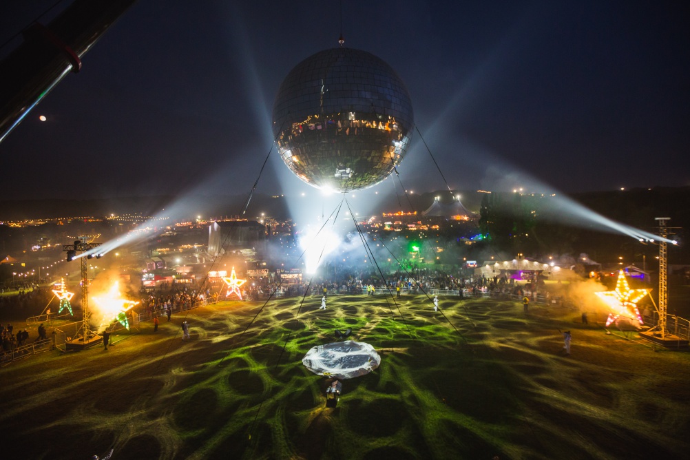 Giant disco ball at Bestival. © Victor Frankowski.