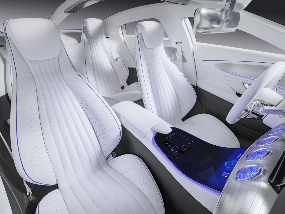 Mercedes-Benz “Concept IAA” (Intelligent Aerodynamic Automobile). Interieur mit touchbasierter Bedienung. The interior: touch-based operating philosophy