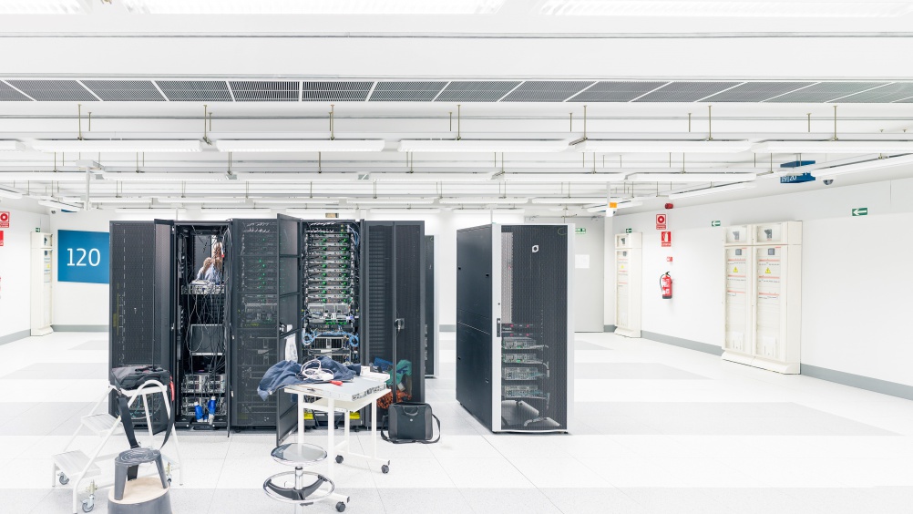Timo Arnall, Internet Machine, 2014 © Timo Arnall