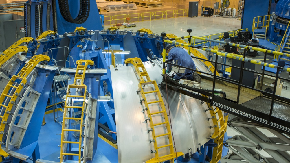 Construction "fuelling" Up for SLS Core Stage Hydrogen Tank