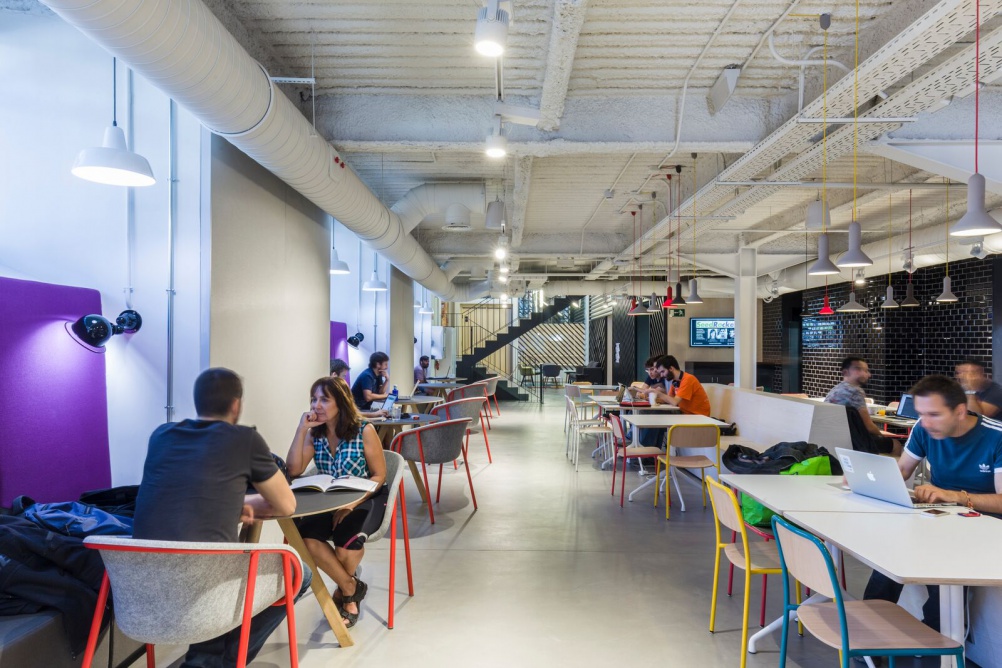 Google Campus Madrid-Campus café - photo Gareth Gardner
