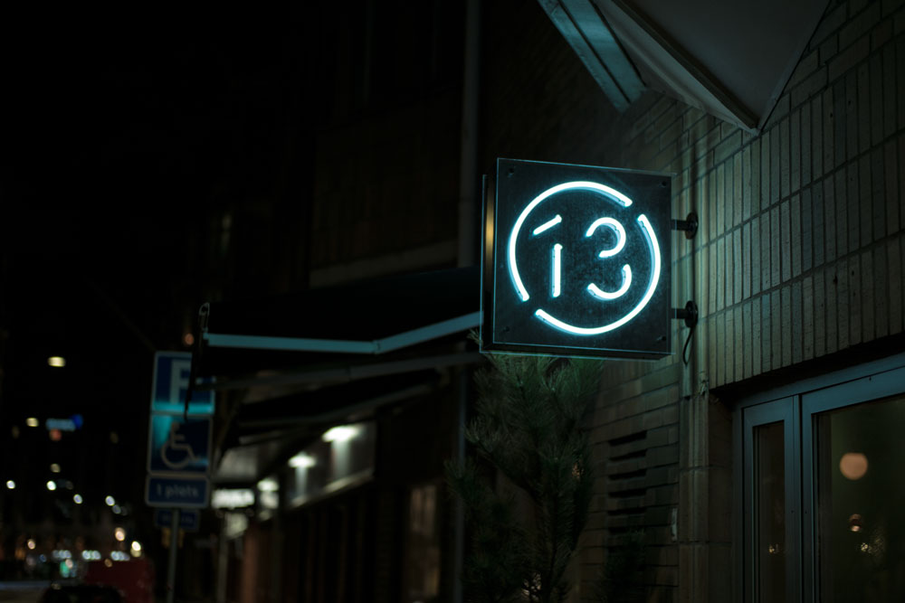 Bord13_Signage-dark_2