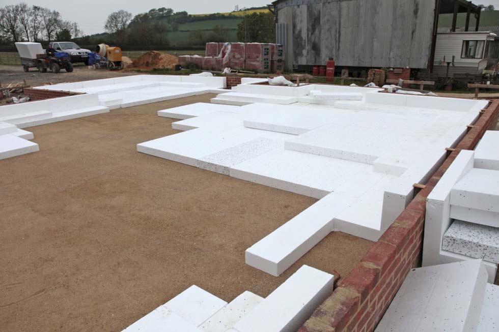 A further 250mm of EPS300 is added to the base section and 500mm pieces of EPS300 placed on top