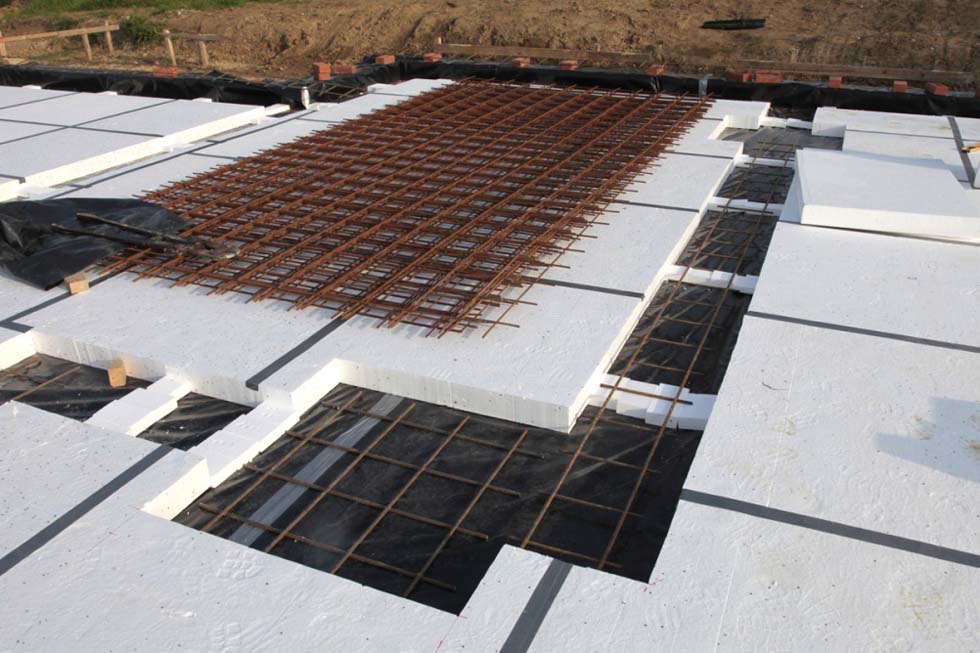 Laying steel reinforcement insulated passive slab Colemans Hill Farm