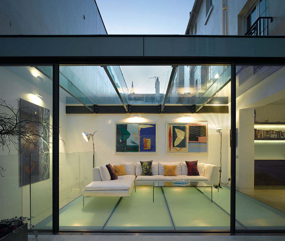 Glazed extension by Belsize Architects