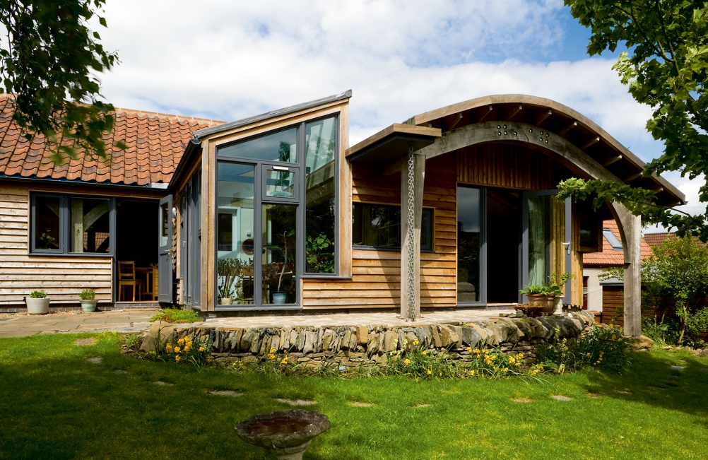 Oak frame home by Carpenter Oak & Woodland